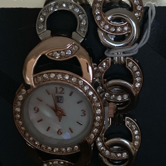 New York & Company Watch - Picture 3 of 5